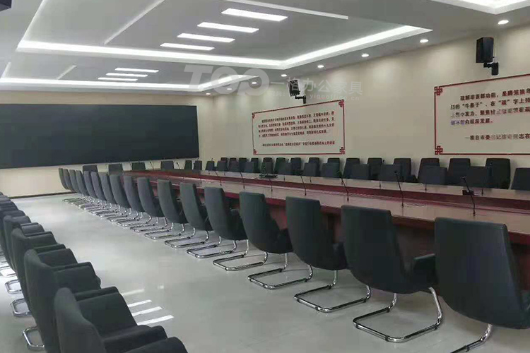 定制會議桌，只要你空間夠大，不用擔(dān)心沒有你想要的會議桌.jpg